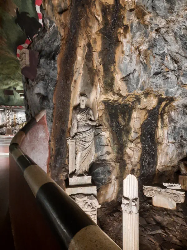 Kungsträdgården-metro-station-in-stokholm