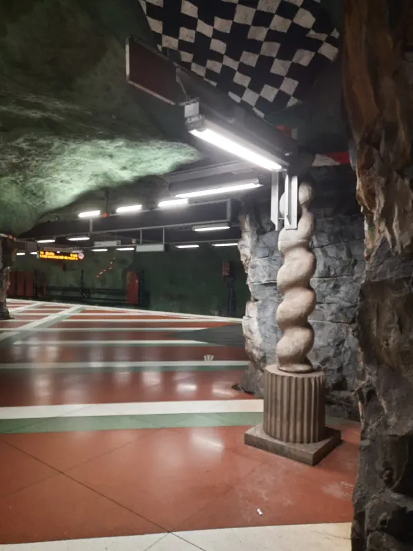 stacja-metra-kunstgarden-w-sztokholmie