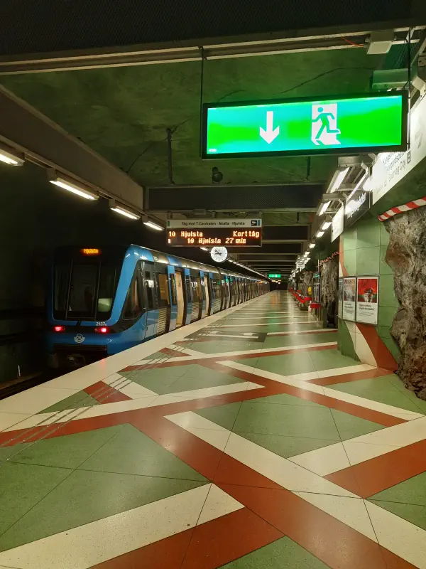 platform-decoration-Kungsträdgården-station