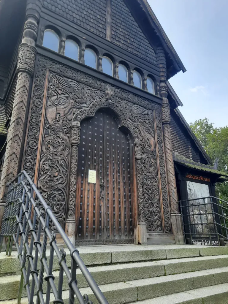 wejscie-do-muzeum-biologicznego