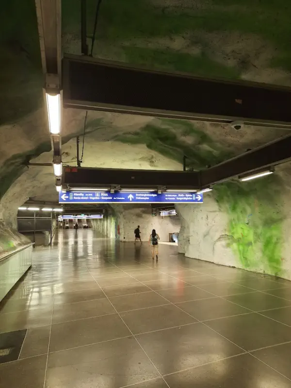 stacja-metra-w-sztokholmie