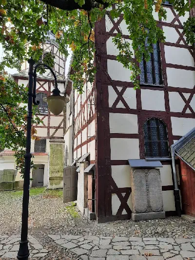 latarnia-przy-kosciele-pokoju