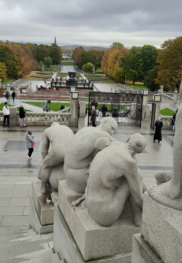 widok-na-park-frogner-spod-monumentu