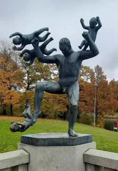 mezczyzna-zongluje-czworka-dzieci