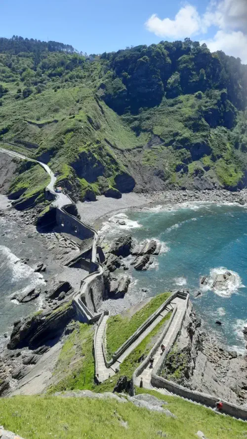 sciezka-prowadzaca-do-gaztelugatxe